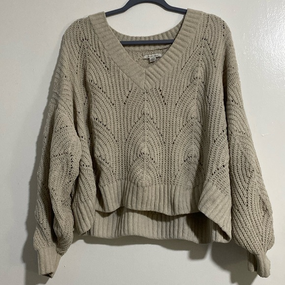 AEO Beige sweater - Picture 1 of 2